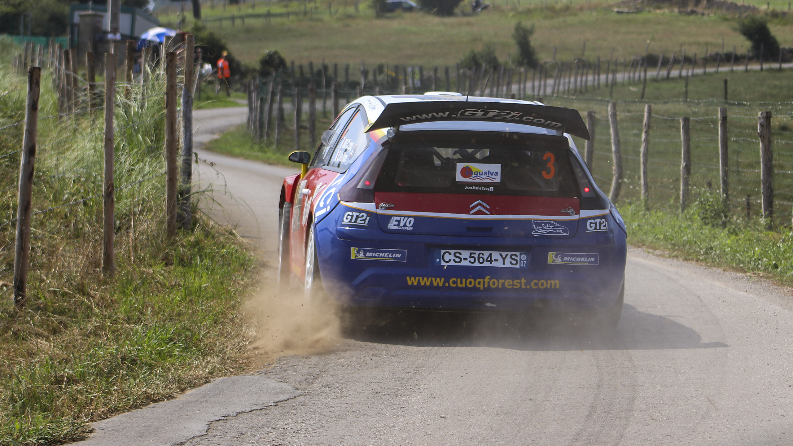ESTOESRALLY.com background image