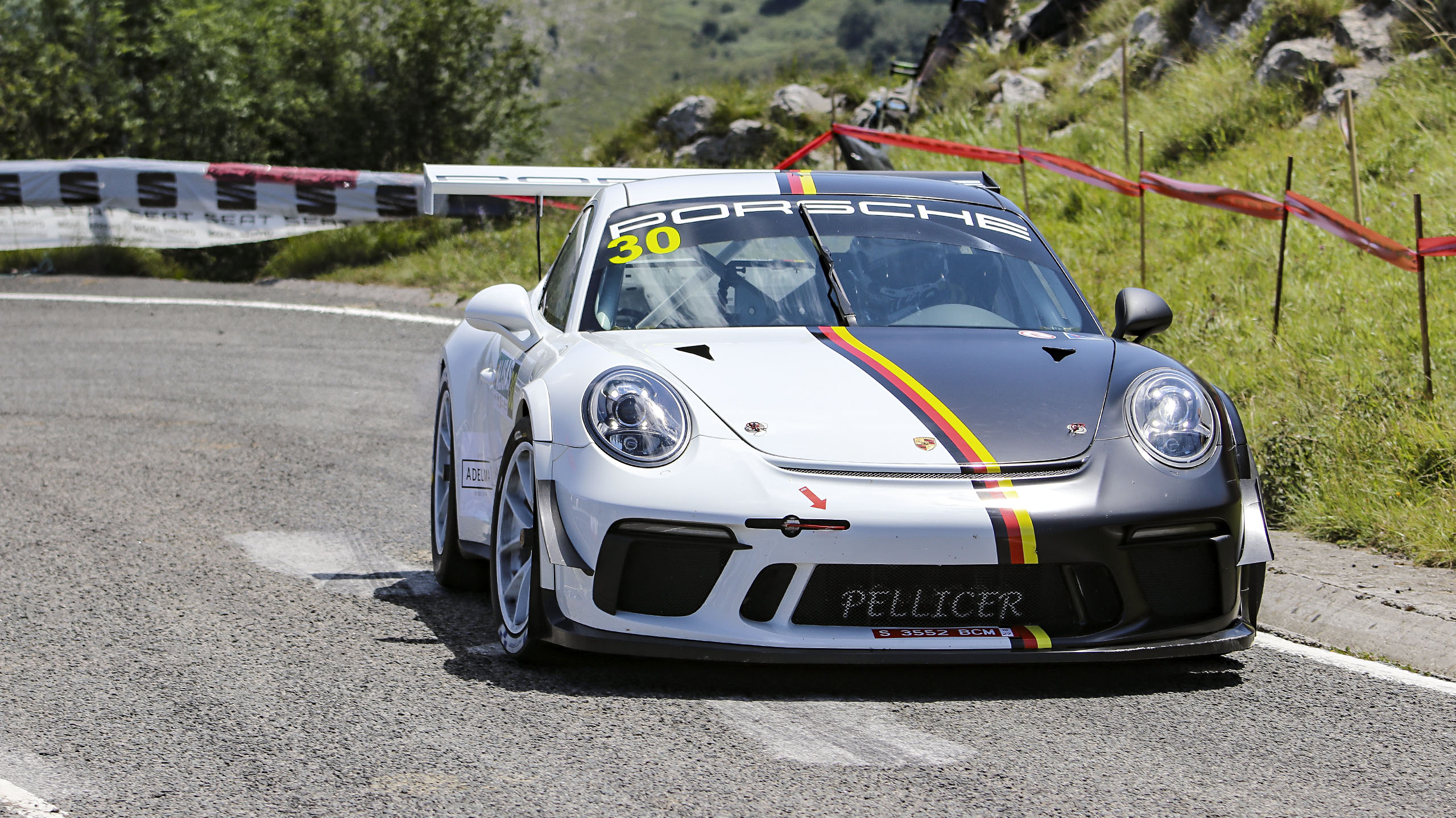 ESTOESRALLY.com background image