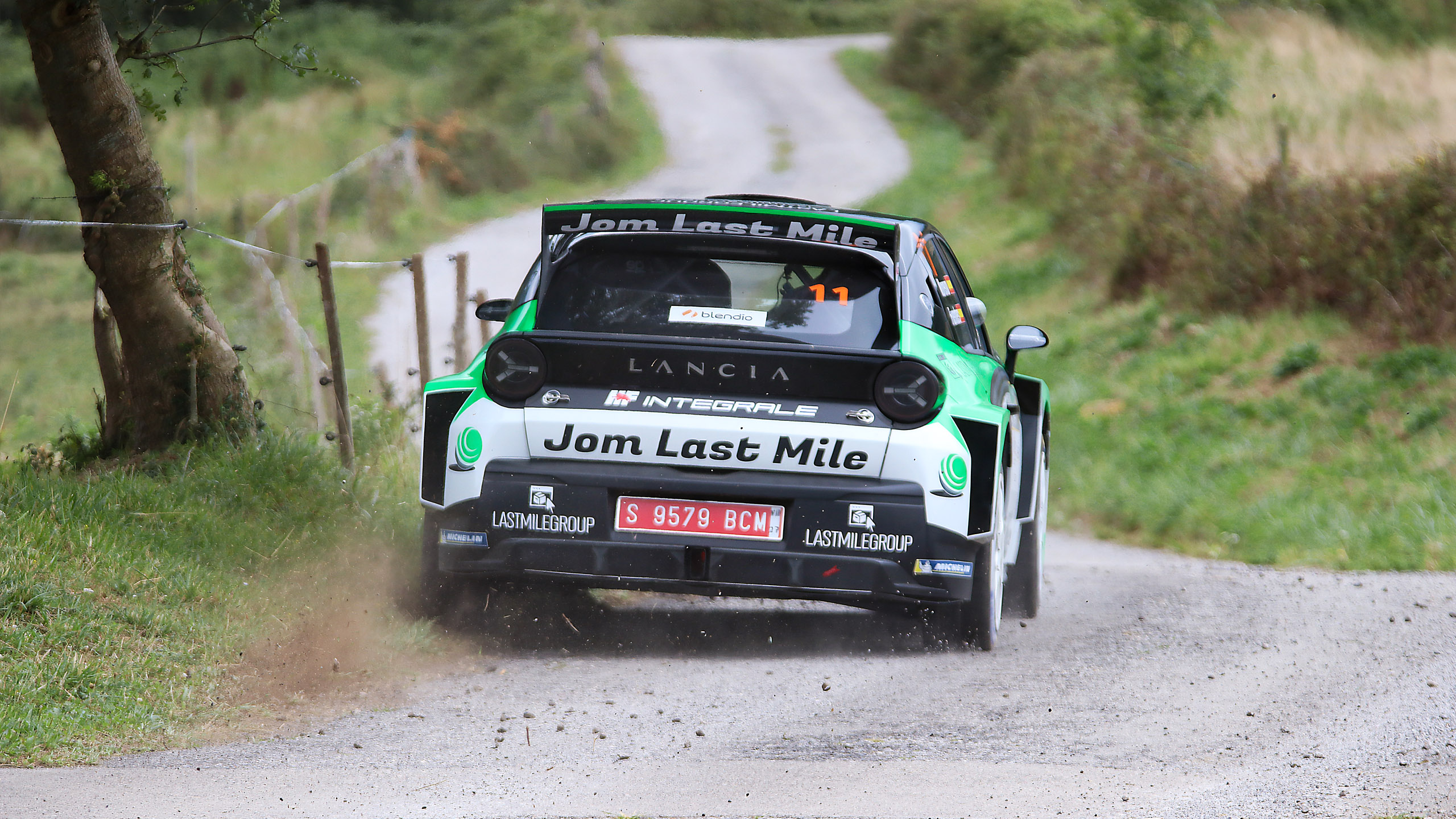 ESTOESRALLY.com background image